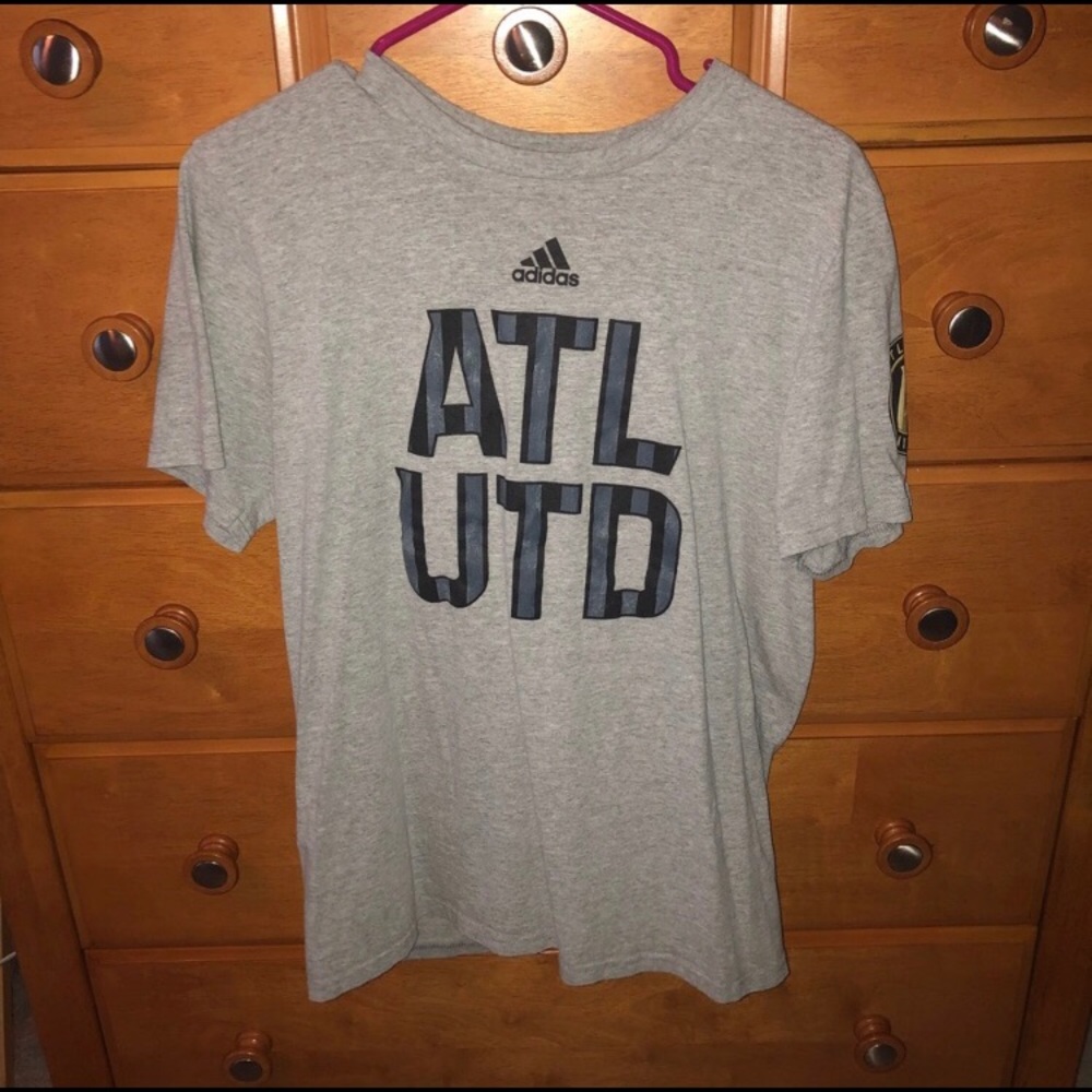 A light gray Atlanta United shirt